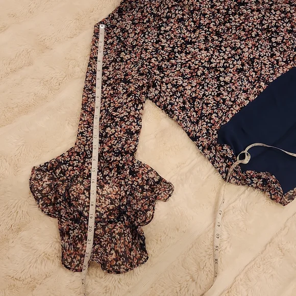 Vince Camuto Fresh Blooms Print 3/4 Sleeve Button Shoulder Chiffon Blouse size M - Picture 12 of 14